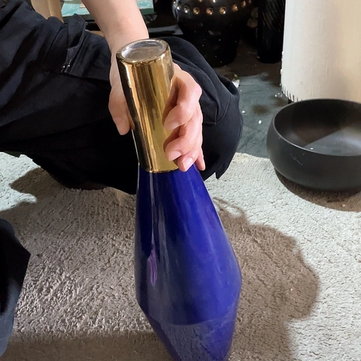 陶瓷花瓶，仿真绿植。