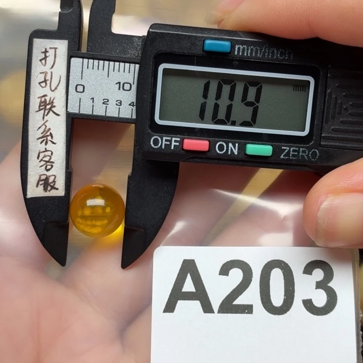大***哥蜜蜡未镶嵌裸石微瑕