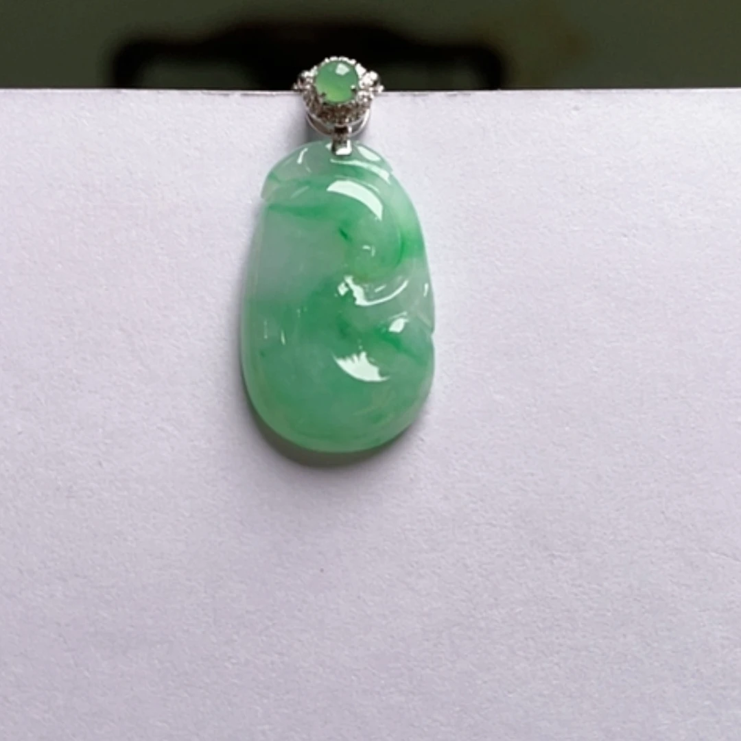 【闪购商品】吊坠(不含链)18K金镶嵌翡翠