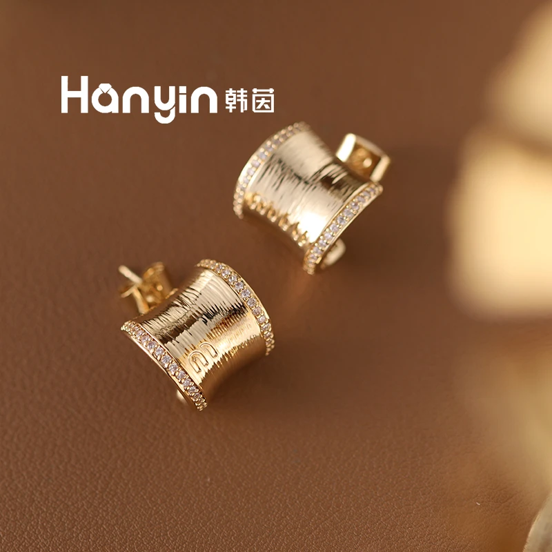 铜合金耳饰 925银针时尚气质百搭M字母耳钉AAA