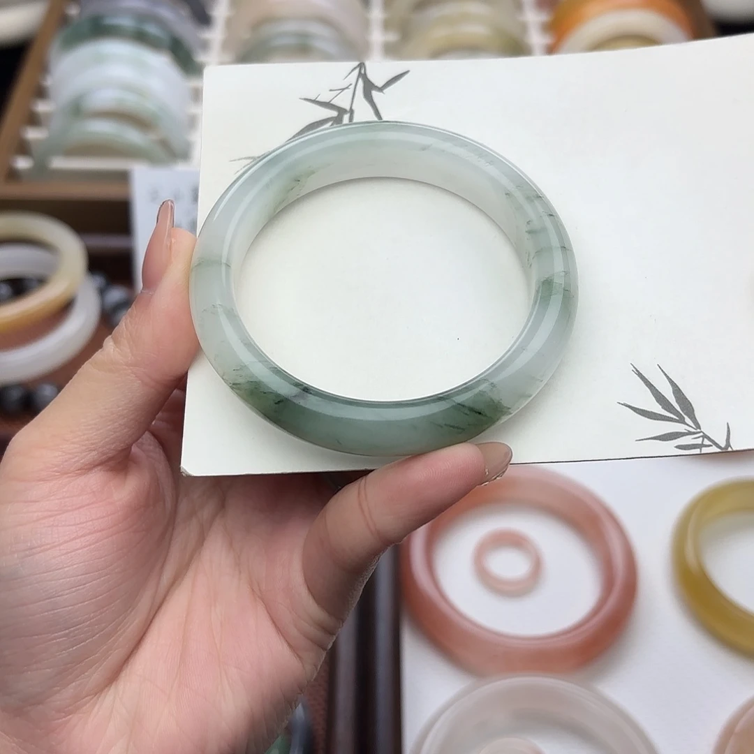 石英质玉（天山翠）未镶嵌手镯56圈口