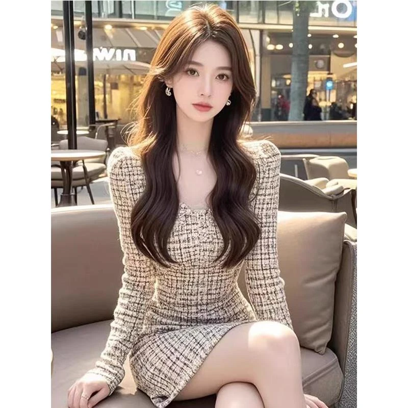 名媛法式高级气质小众包臀裙2025春秋新款小香风格纹长袖连衣裙女