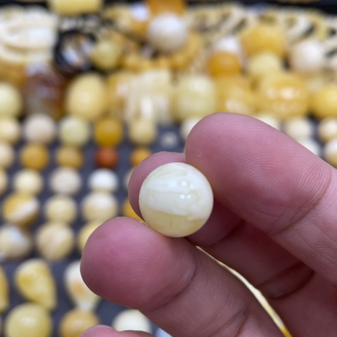 琥珀未镶嵌裸石11.5mm瓷白