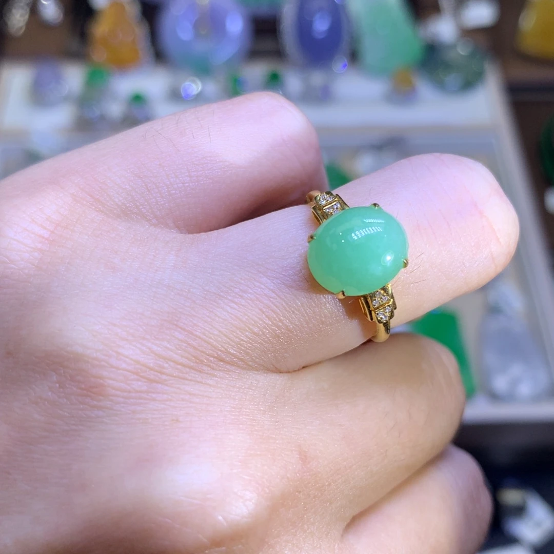 翡翠18K金镶嵌颈饰翡翠