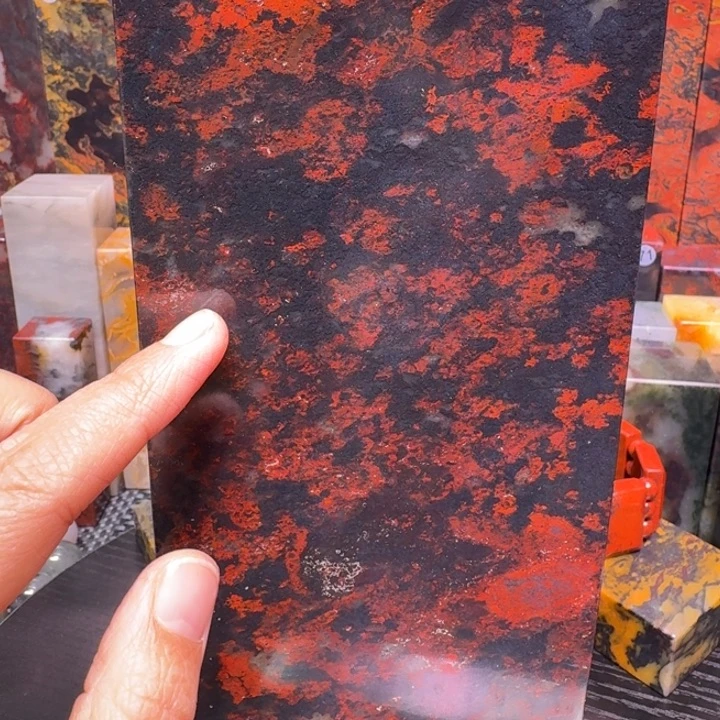 砖雕桂林鸡血玉工艺品