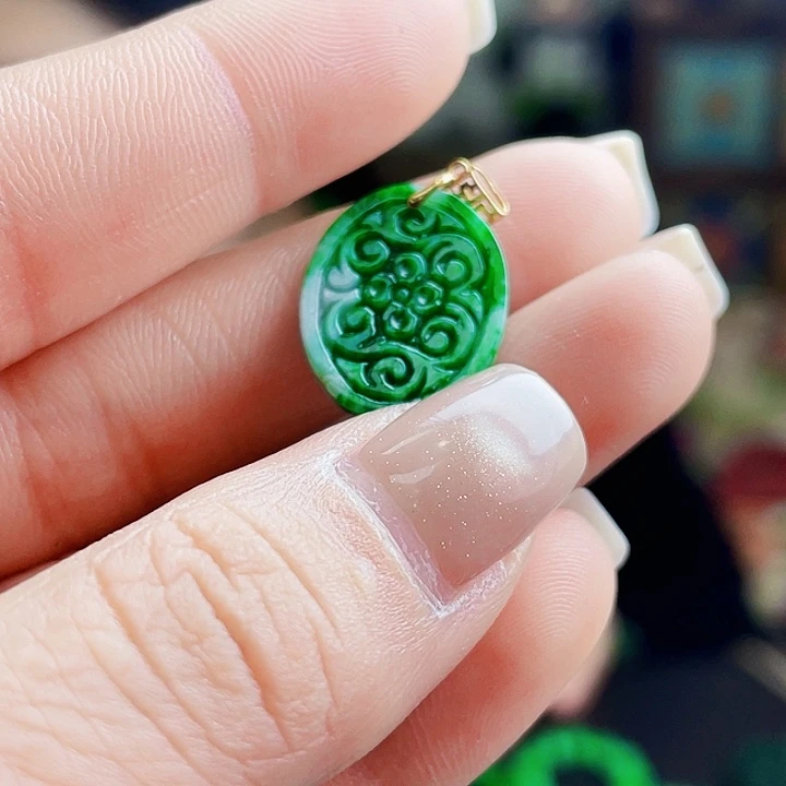 翡翠18K金镶嵌颈饰多样性