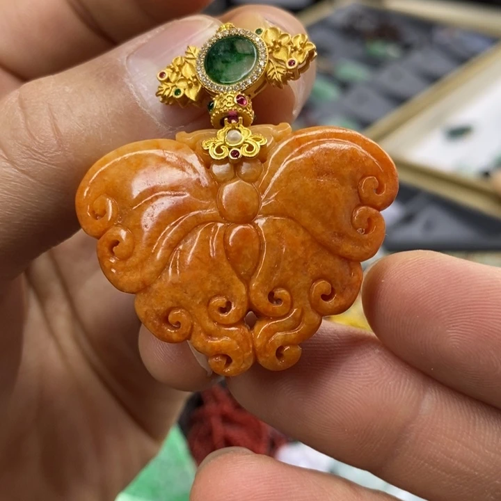 翡翠颈饰未镶嵌吊坠