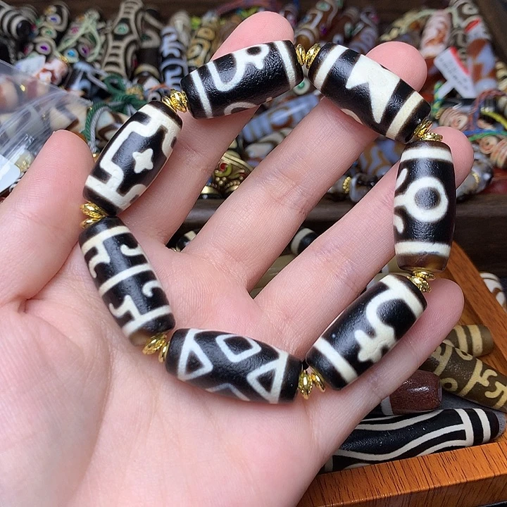 未镶嵌发一个玛瑙/玉髓