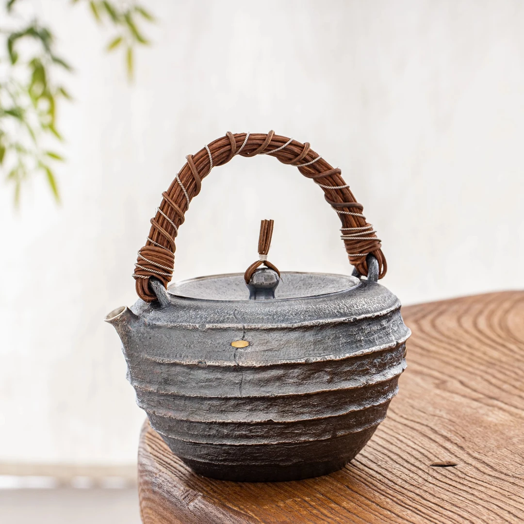 蜂鸟工坊 名匠优选 螺纹岩石纹熏黑做旧补丁提梁泡茶壶 MJYXA1128