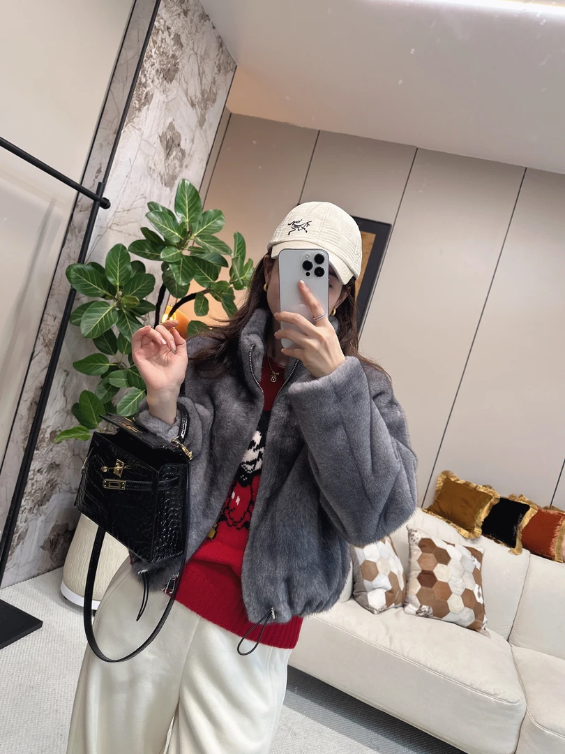 深圳南油《小黑金进口皮料精致包包》陈老板自留款