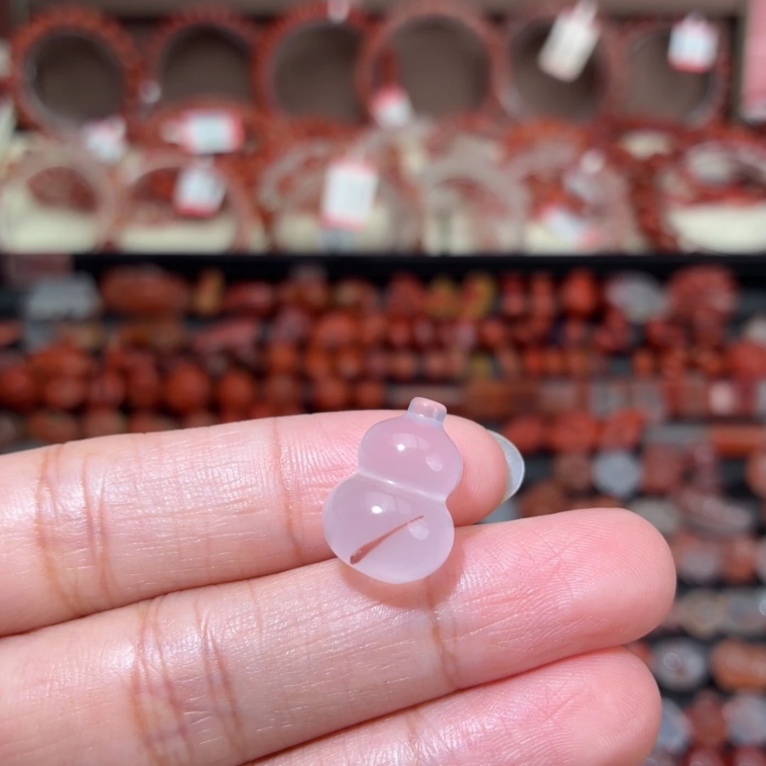 南红玛瑙未镶嵌颈饰葫芦