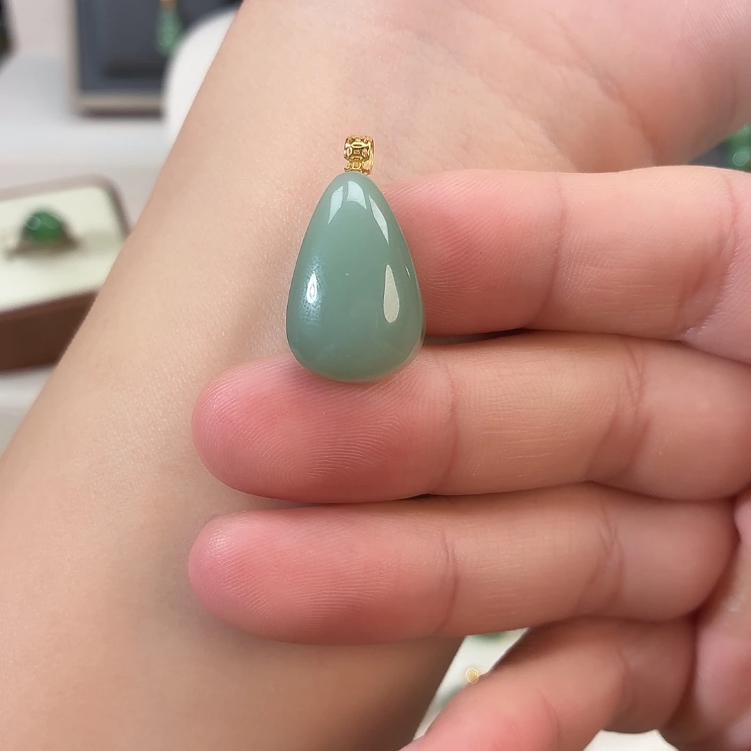 安***怡和田玉18K金镶嵌颈饰