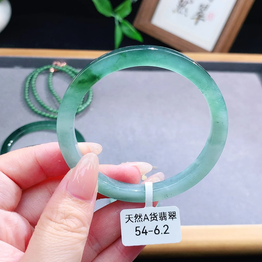 翡翠手镯（圆镯）未镶嵌