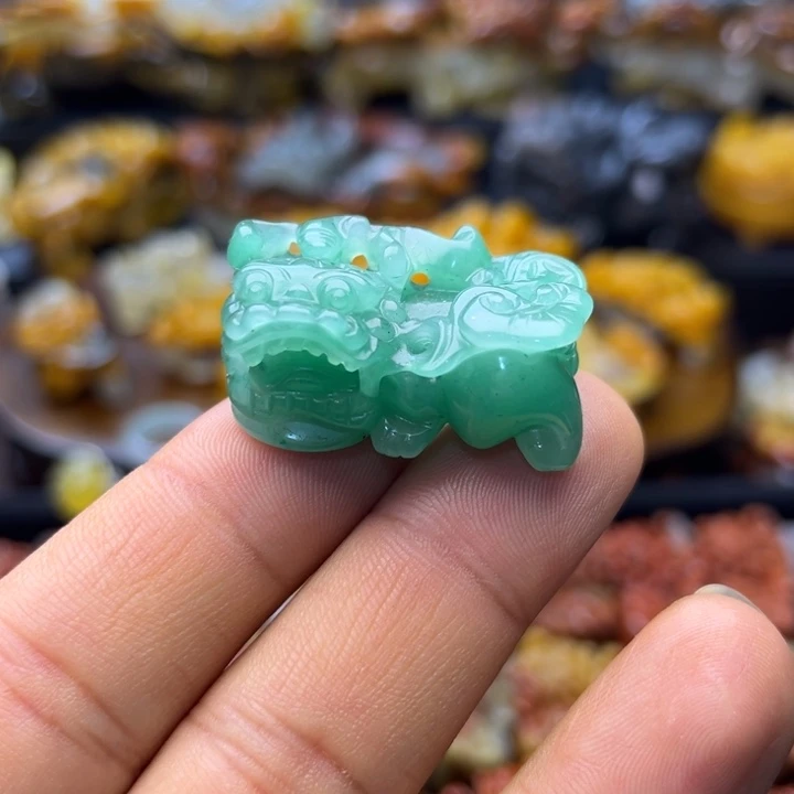 石英质玉（黄龙玉）未镶嵌颈饰