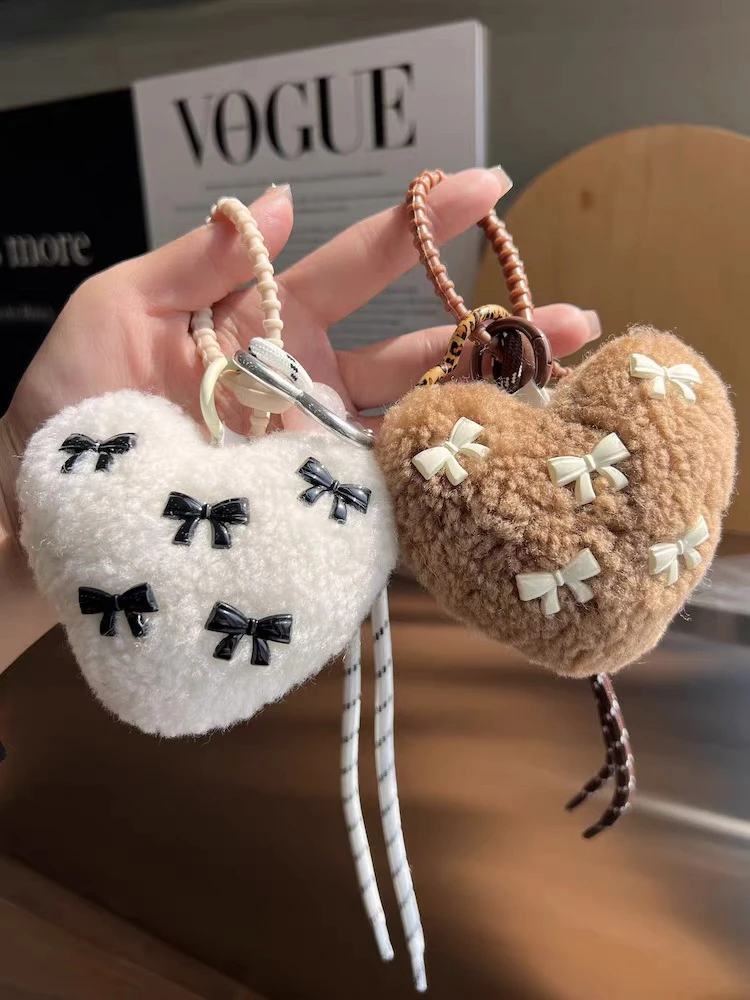 真羊毛爱心2025冬季新款可爱毛绒蝴蝶结桃心挂件包包挂饰钥匙扣