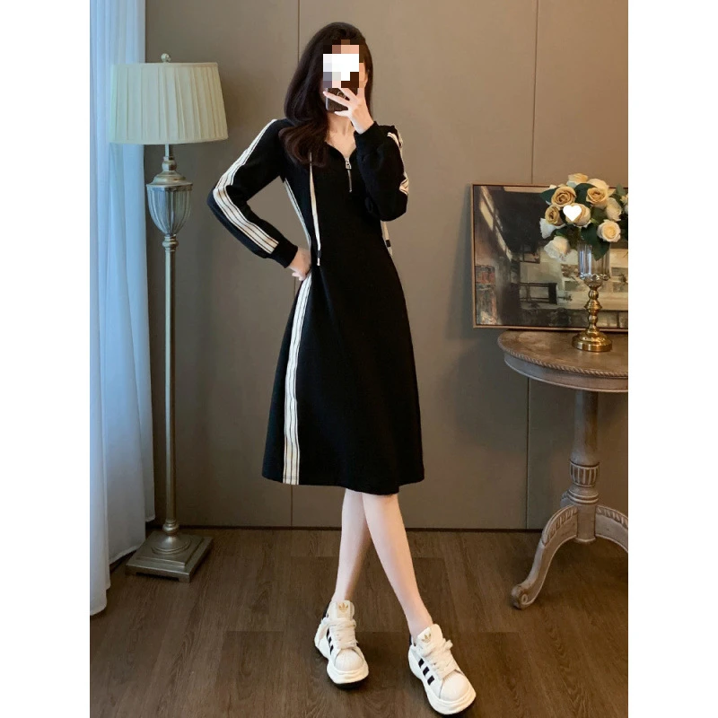 时尚衣橱~长袖连衣裙秋装高级感气质显瘦中长款休闲连帽卫衣裙