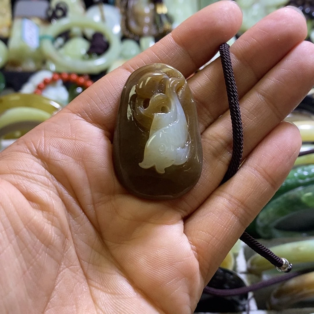 和田玉未镶嵌颈饰一个