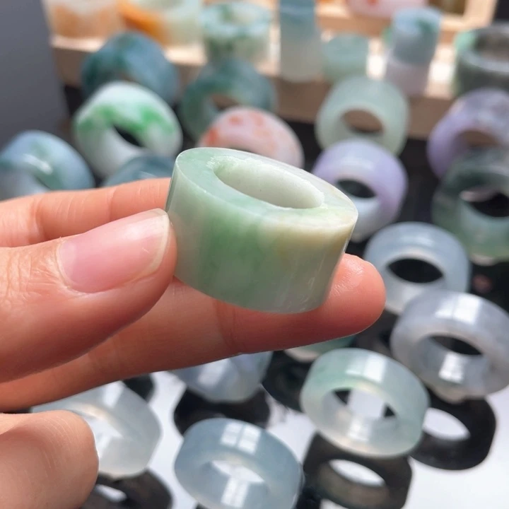 定制翡翠未镶嵌戒指