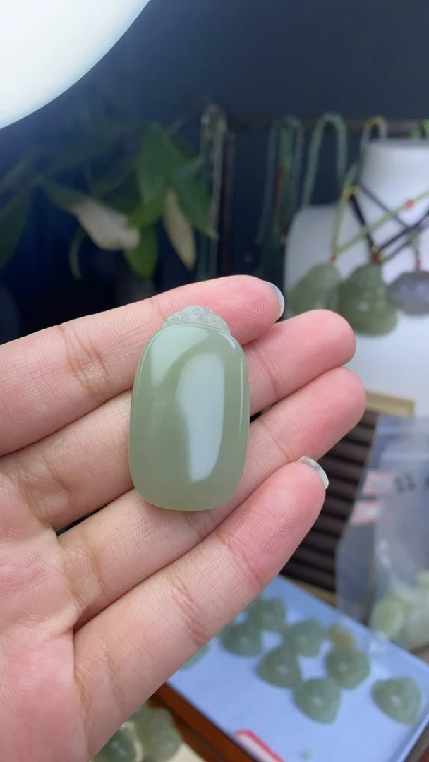 天然和田玉无事牌吊坠