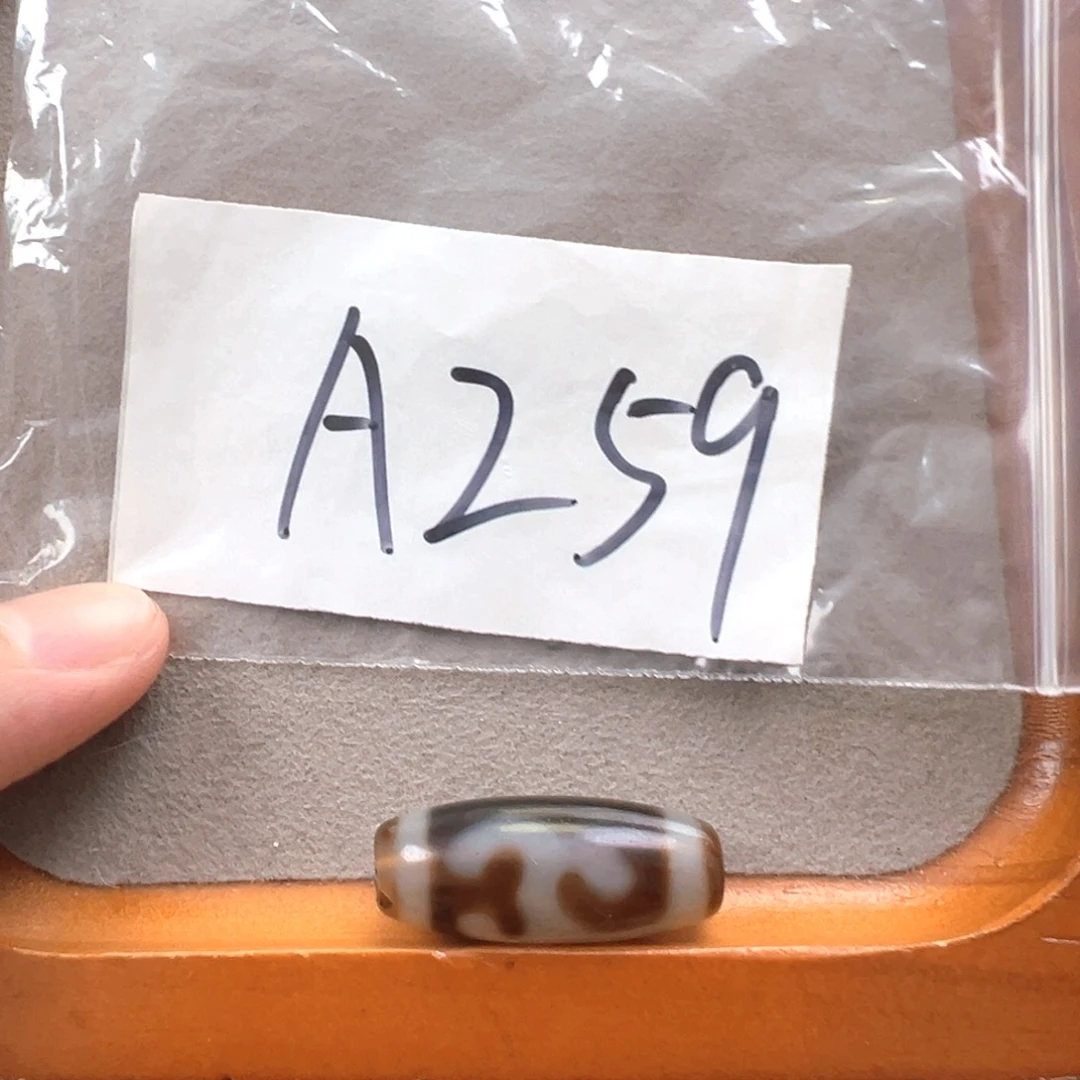 玛瑙/玉髓颈饰未镶嵌送皮绳一条 微带石纹处理品