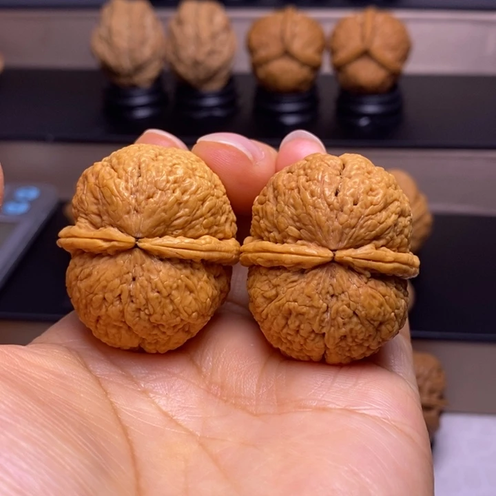 文玩核桃把件脑纹元宝13