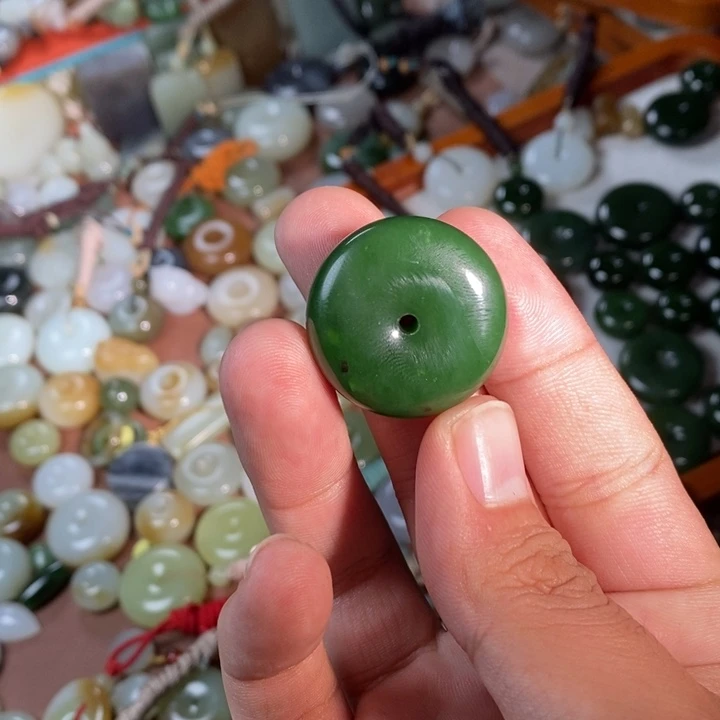 噶***哩和田玉未镶嵌吊坠(不含链)