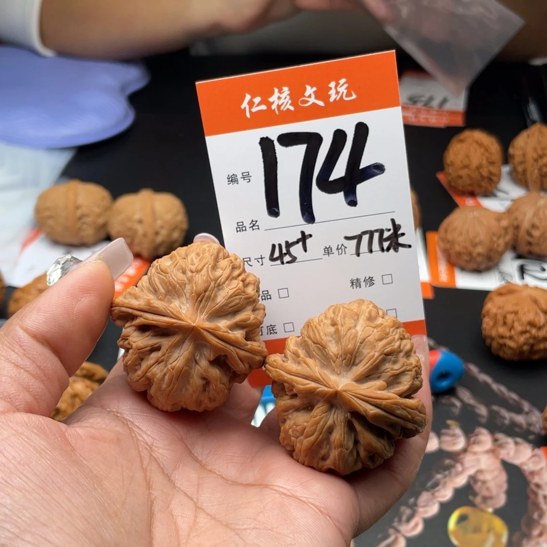 鸡***吃文玩核桃吊坠45尺寸红锦鲤