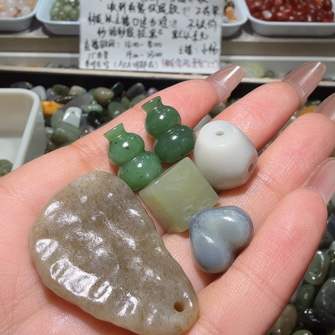 N****和田玉未镶嵌珠宝奇石