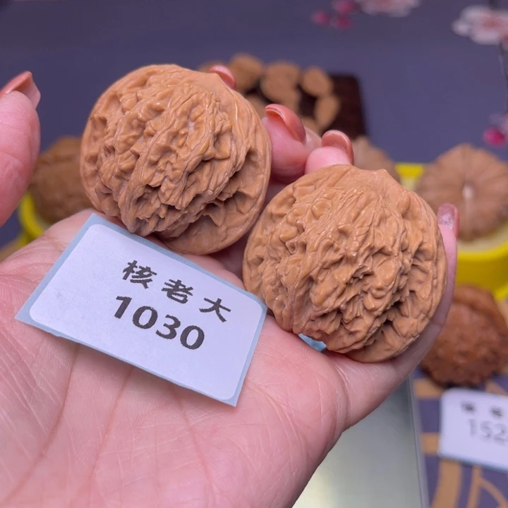 文玩核桃把件虎头42.1030