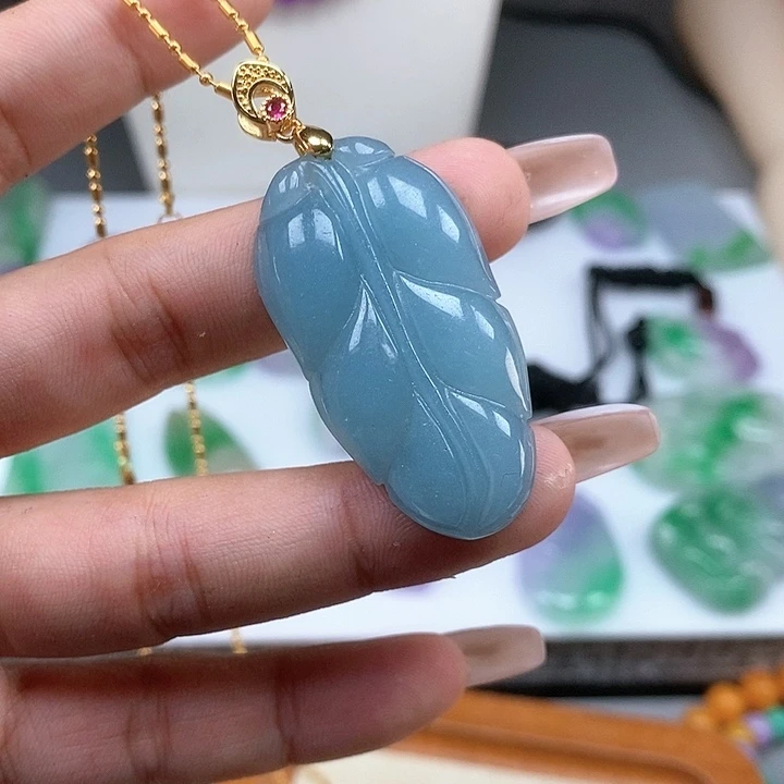 翡翠颈饰未镶嵌吊坠