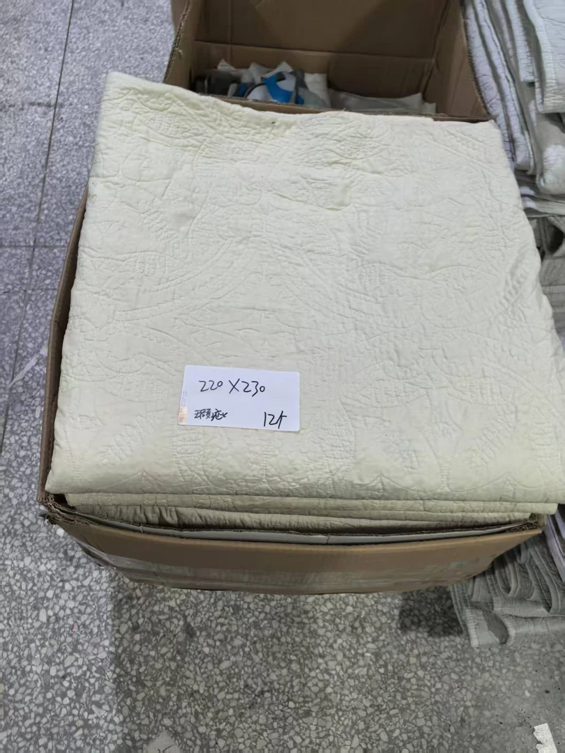 《厚广家》3楼220×230米黄色水洗棉化纤床盖 发1张 有瑕疵