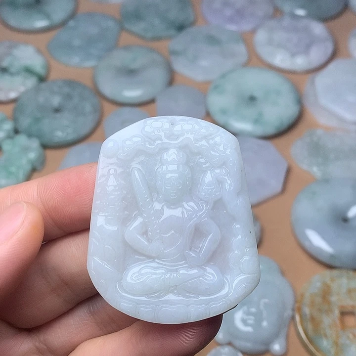 翡翠未镶嵌颈饰虚空