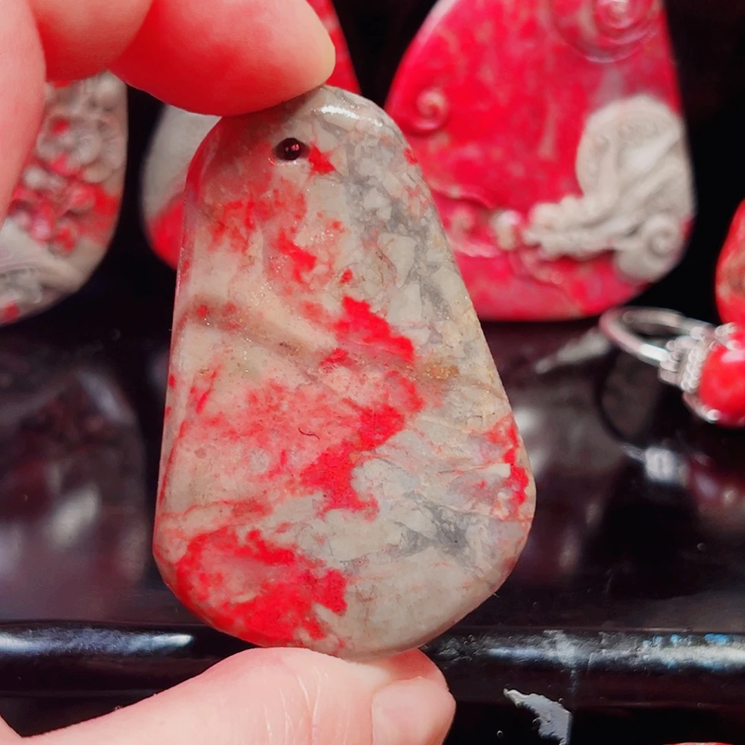 昌化鸡血石心**犀昌化鸡血石