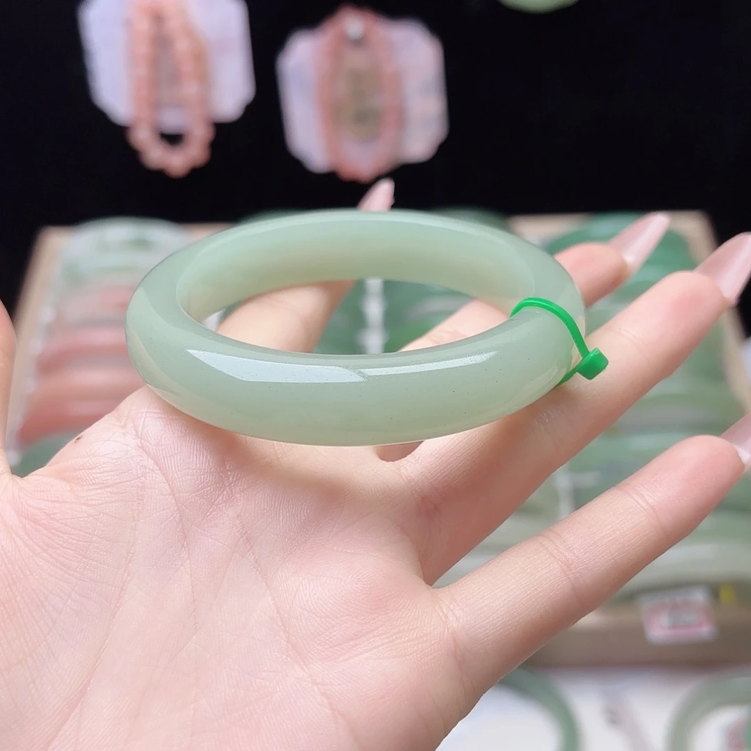 石英质玉未镶嵌手镯58