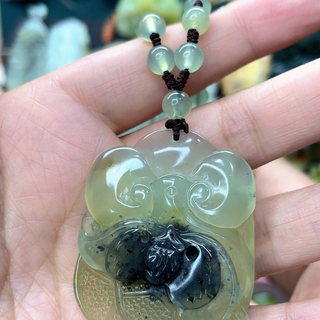 蛇纹石玉颈饰未镶嵌