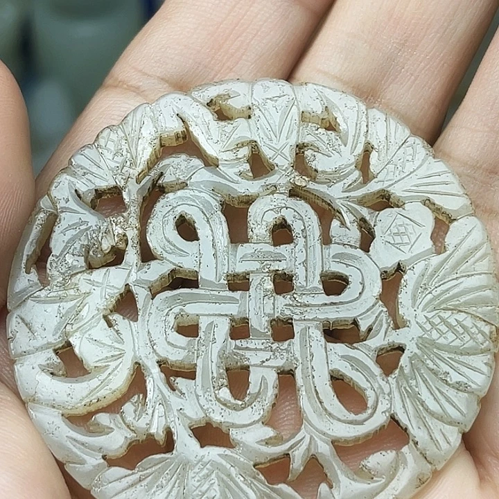颈饰未镶嵌和田玉（青白玉）