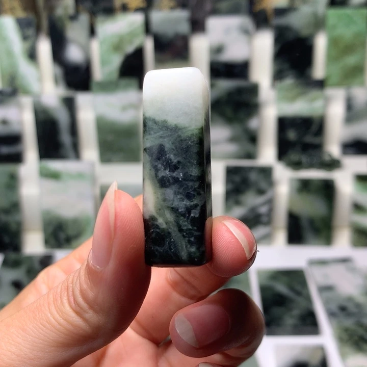 独山玉颈饰未镶嵌