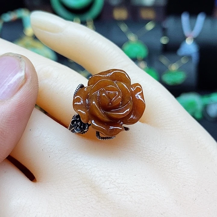 翡翠颈饰未镶嵌戒指