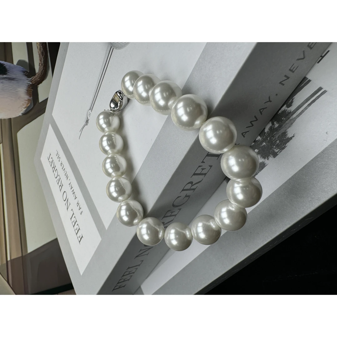 铜合金仿珍珠手链 妈妈气质白色时尚铜合金高级轻奢小众手链zz316