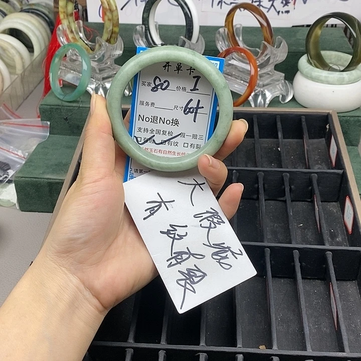 蛇纹石玉未镶嵌手镯