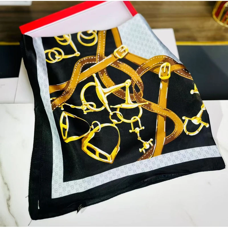 D 黑金锁链 70*70气质女士小方巾