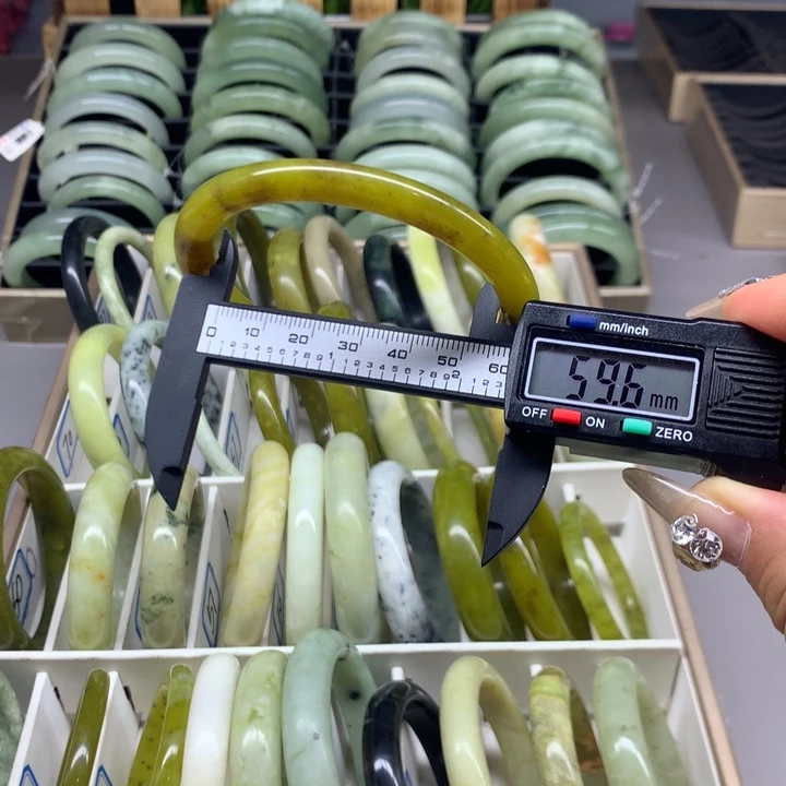 未镶嵌蛇纹石玉手镯70