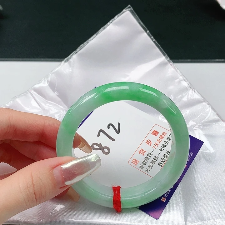 翡翠手镯未镶嵌翡翠手镯