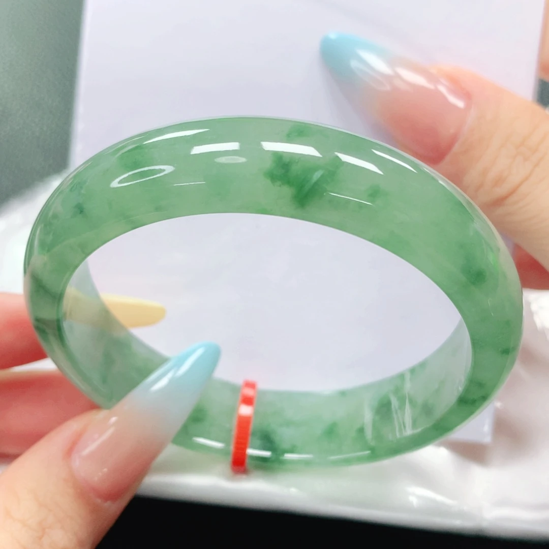 翡翠手镯未镶嵌57圈