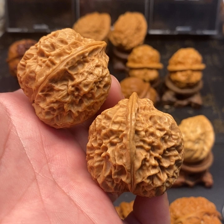 文玩核桃把件开背龙眼