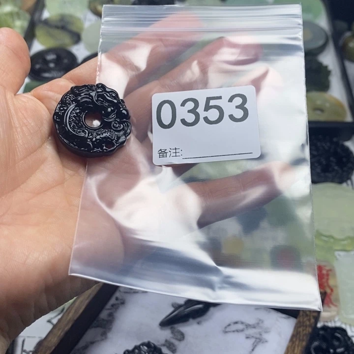 蛇纹石玉颈饰合金时*