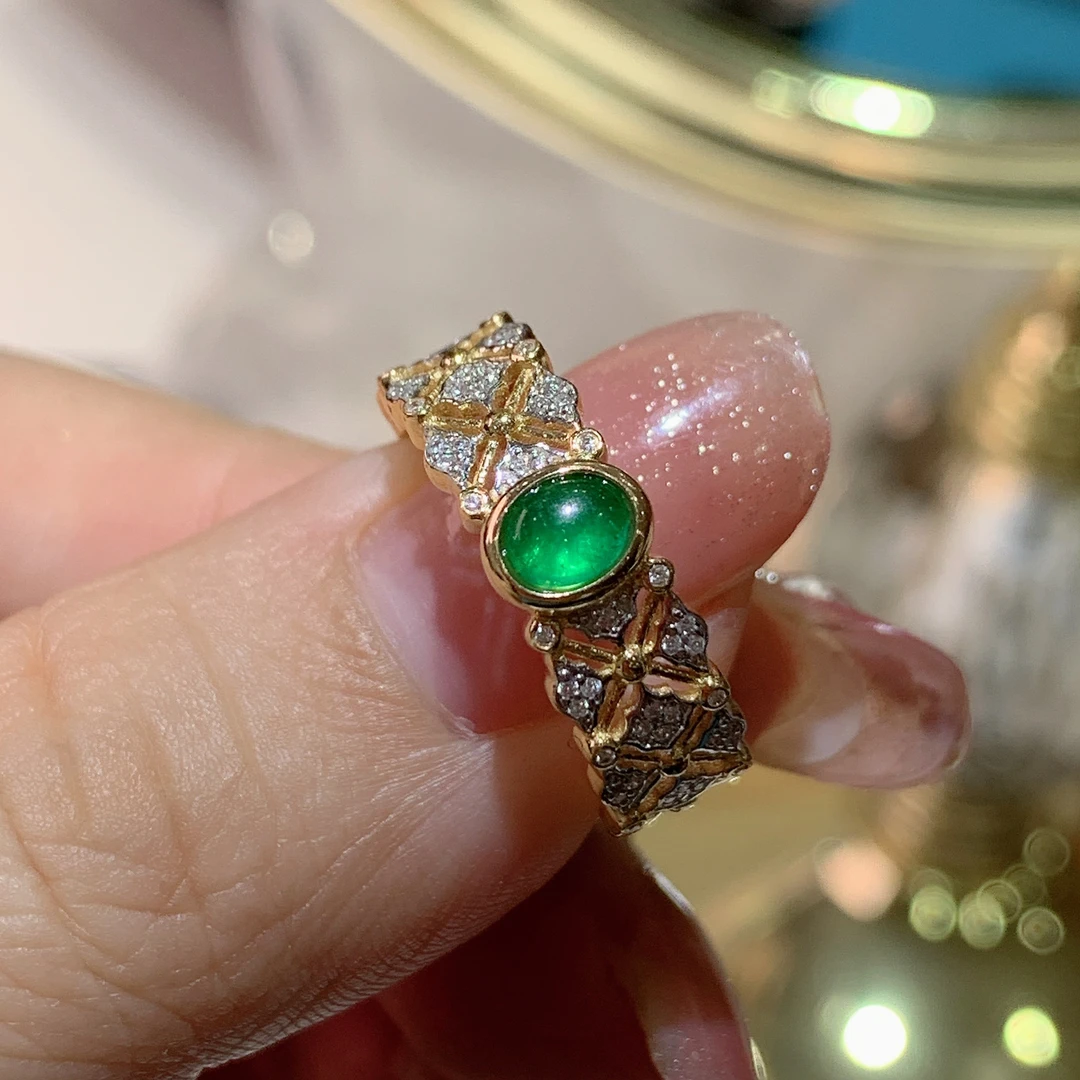 18k金钻石祖母绿镂空双色戒指