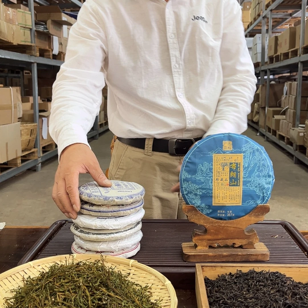 琉璃手工艺品云南普洱茶生茶饼