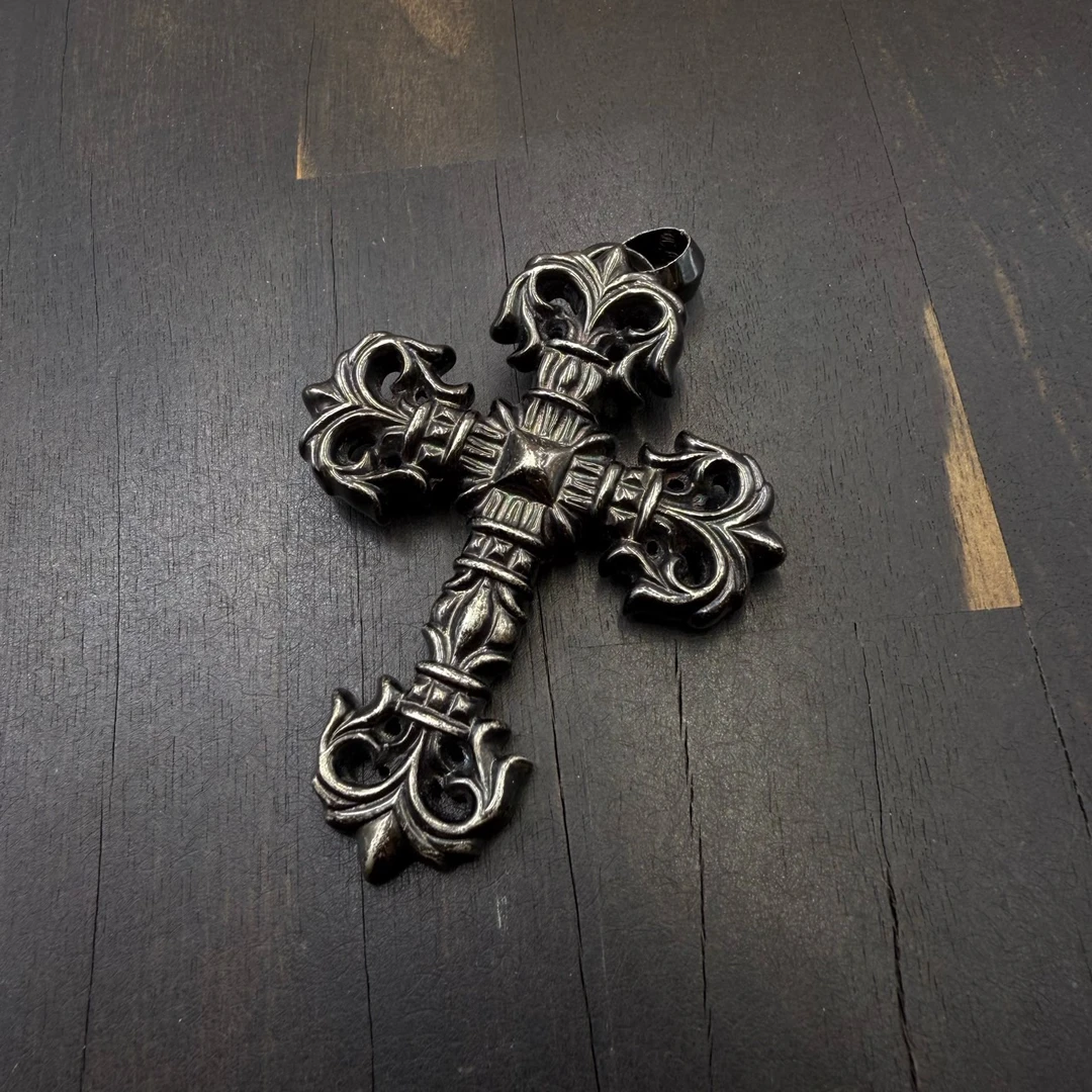 Chrome Hearts 克罗心 大号黑银水滴环火焰十字架吊坠