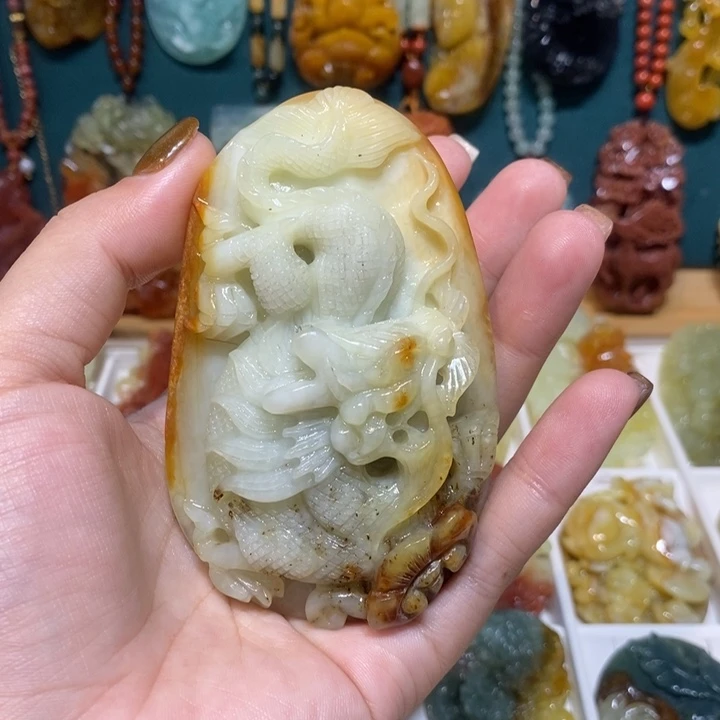蛇纹石玉未镶嵌颈饰